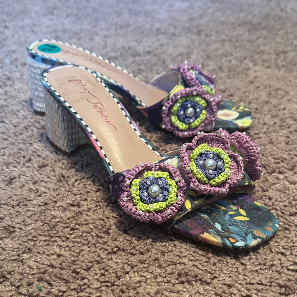 Betsey Johnson Dietrich slide sandals - Picture 2 of 7